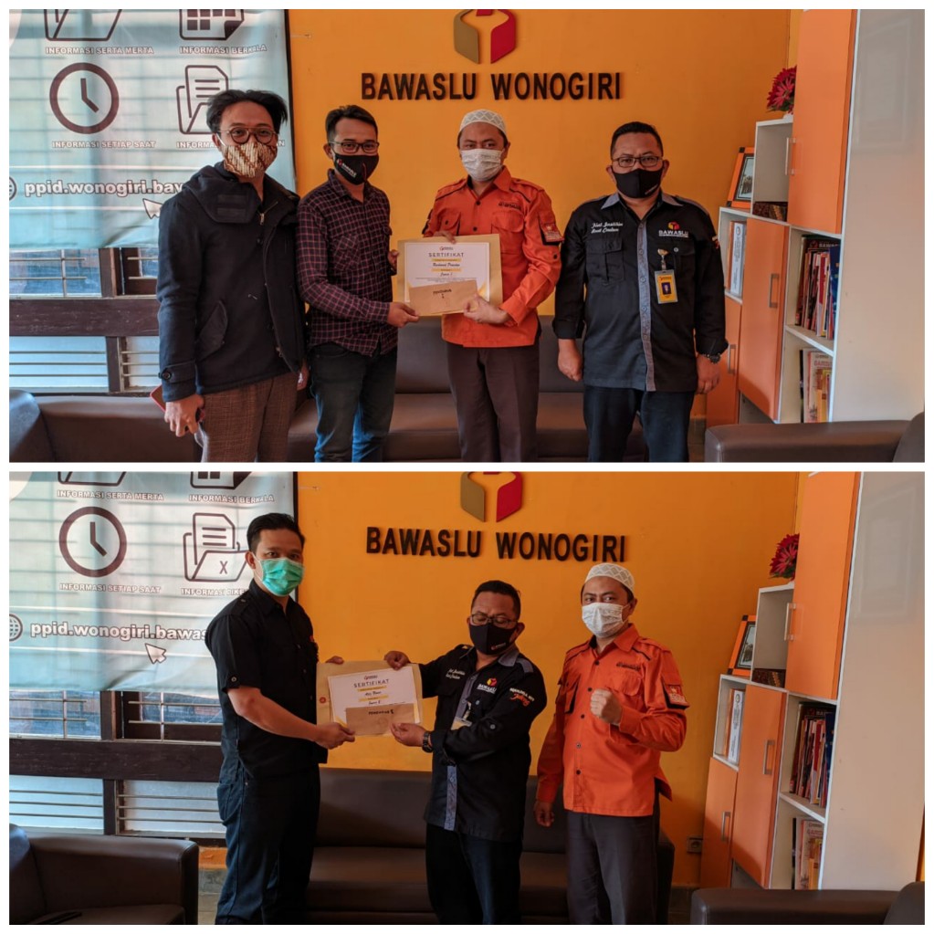 BAWASLU SERAHKAN HADIAH PEMENANG VIDEO INSTAGRAM