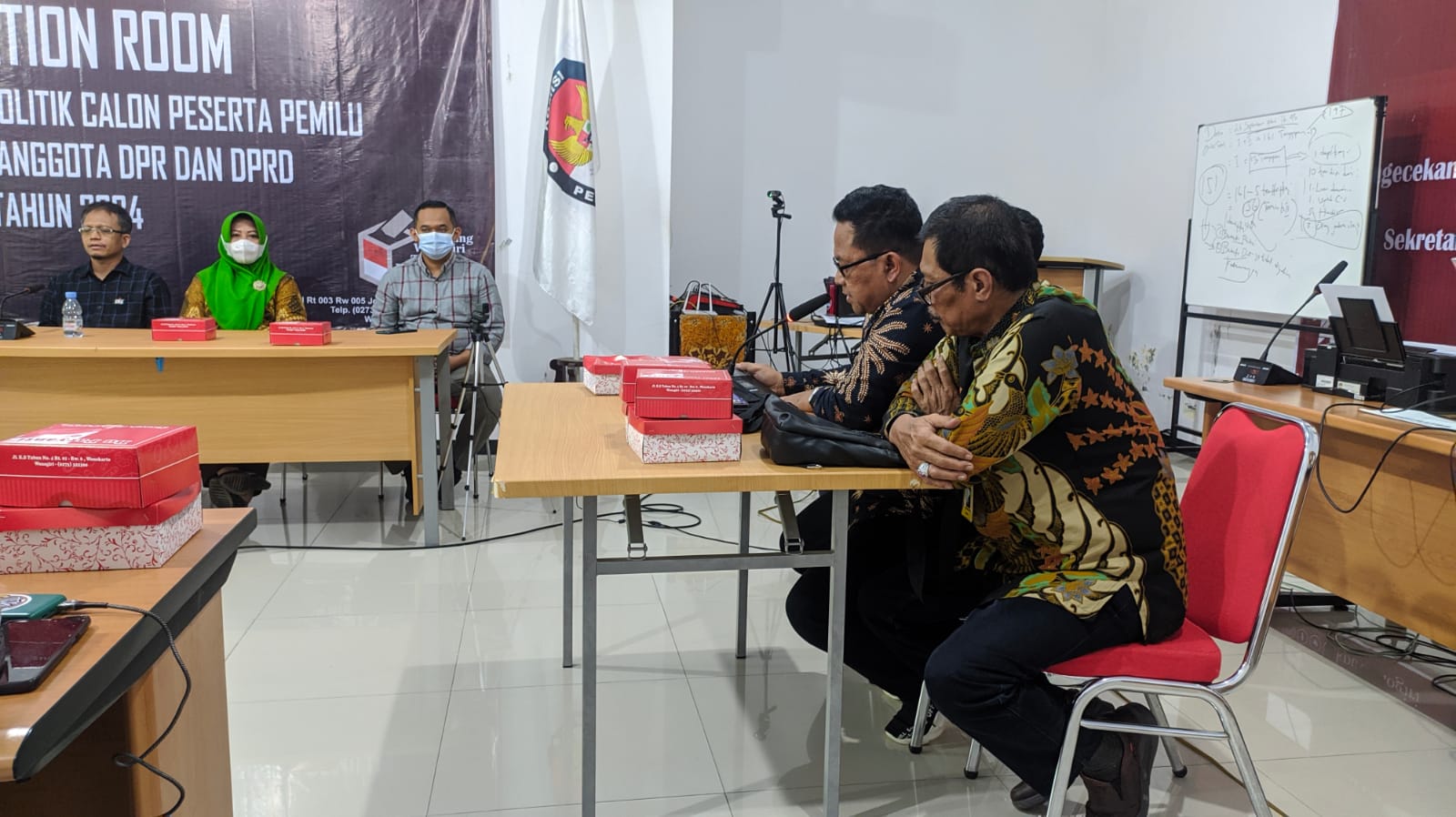 Ketua & Anggota Bawaslu Hadiri Pleno KPU