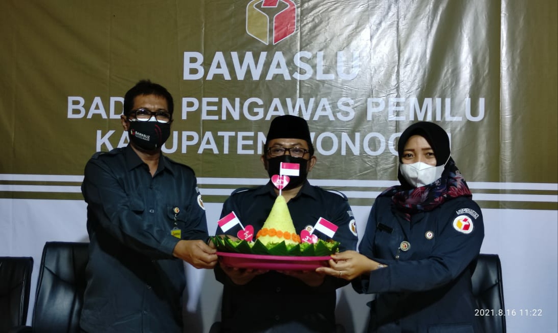 PERINGATI MILAD KE 3, BAWASLU GELAR DOA BERSAMA