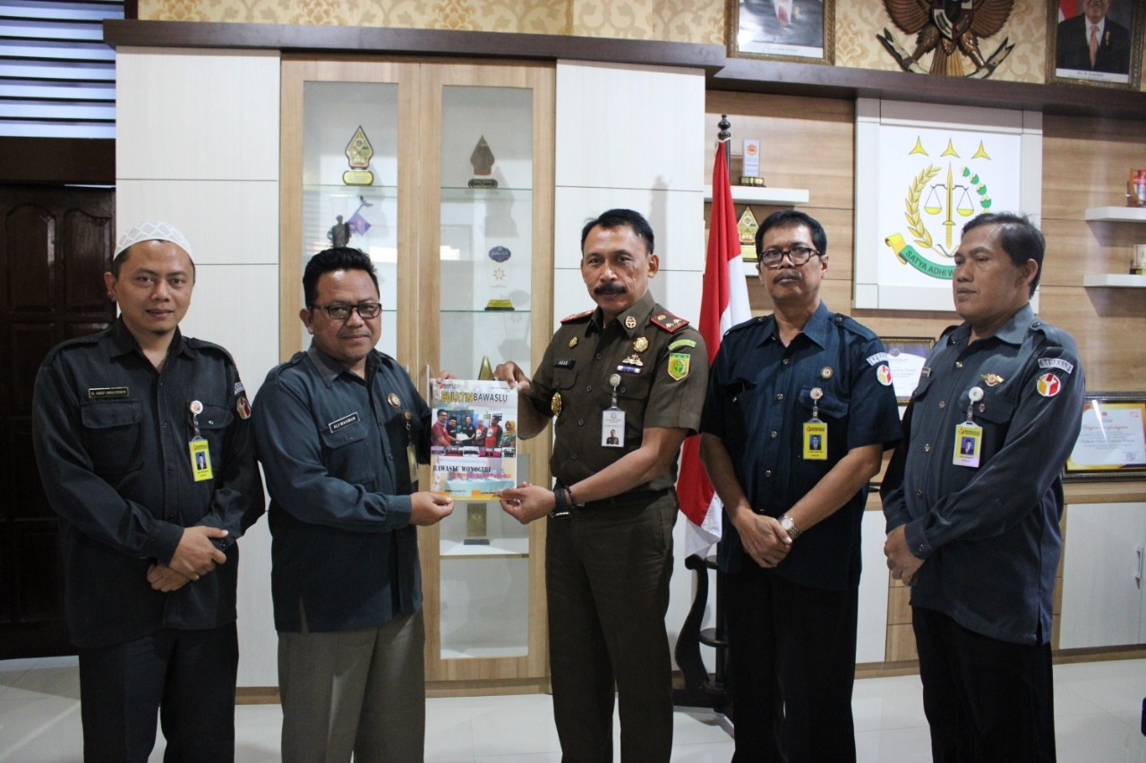 BAWASLU KABUPATEN WONOGIRI DISTRIBUSIKAN BULETIN