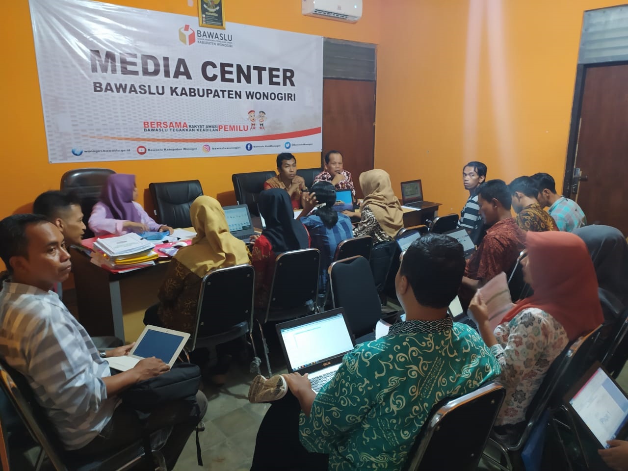 SEKRETARIAT BAWASLU WONOGIRI LANGSUNGKAN INPUT LAPORAN KEUANGAN MELALUI APLIKASI SAS