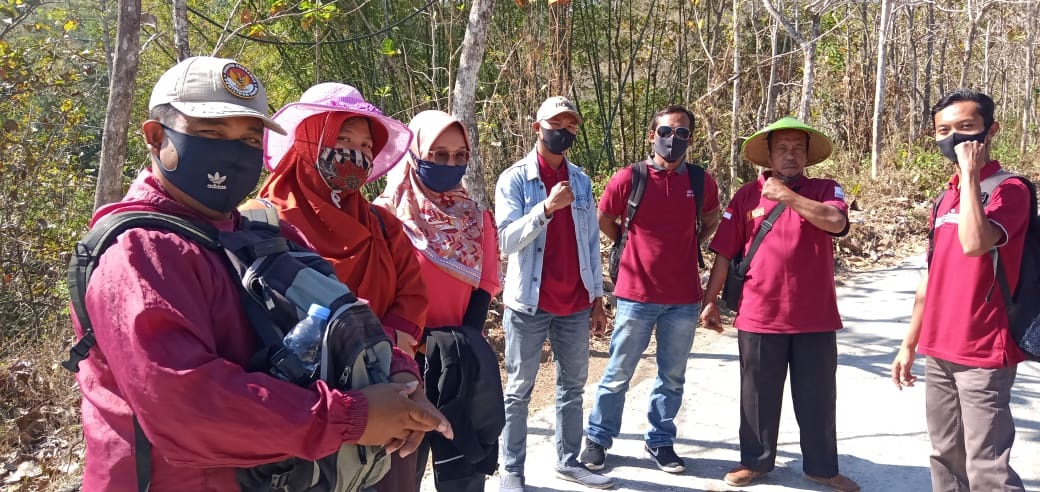 Panwascam Baturetno Rayakan Kemerdekaan Di Puncak Gunung Tumpeng