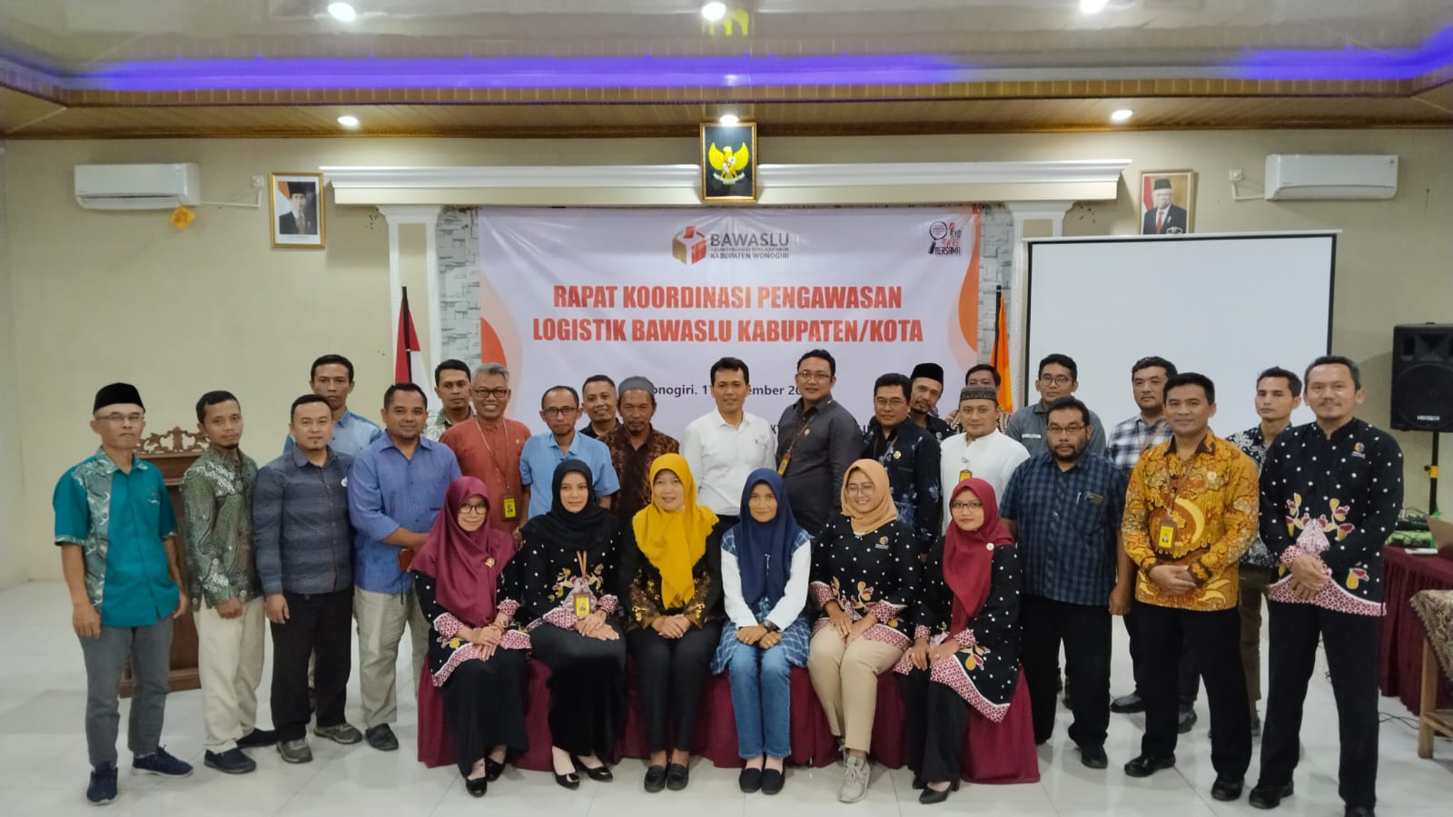 Rapat koordinasi pengawasan logistik bersama seluruh ketua Panwascam