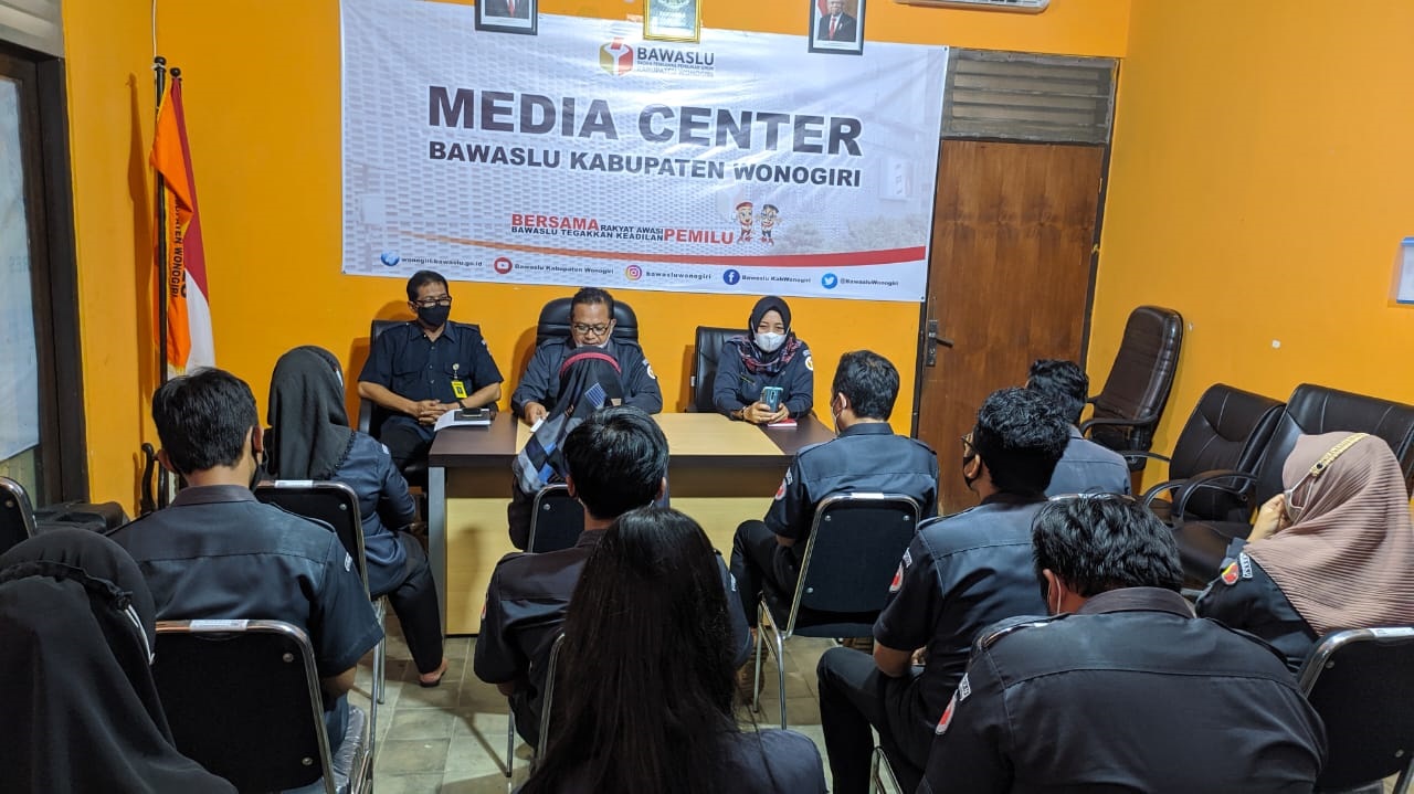 MASUK PERDANA, BAWASLU AWALI DENGAN HALAL BIHALAL