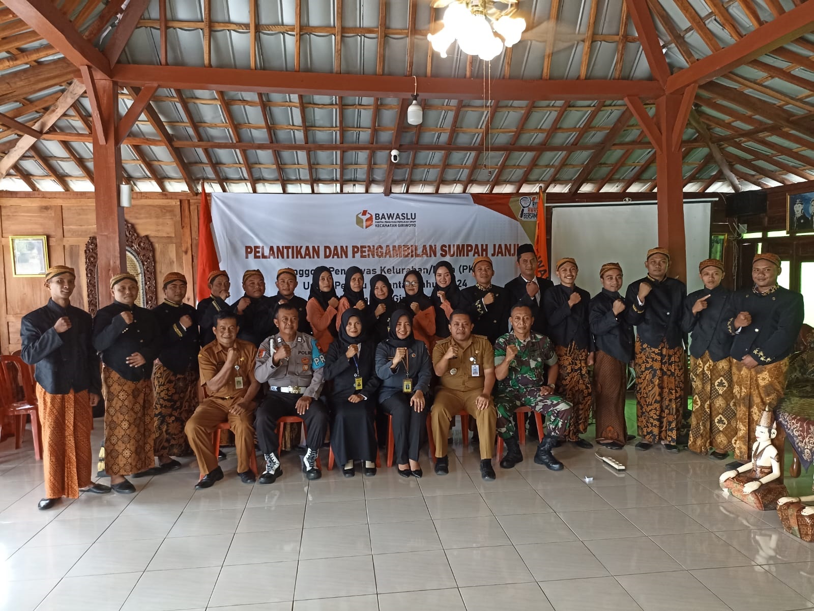 Sejumlah 294 Pengawas Kelurahan Desa Resmi Dilantik Secara Serentak