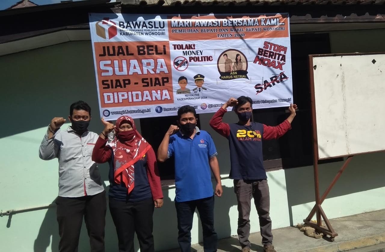 Serukan Pencegahan Politik Uang, Bawaslu Pasang Spanduk MMT sampai di tingkat Desa.
