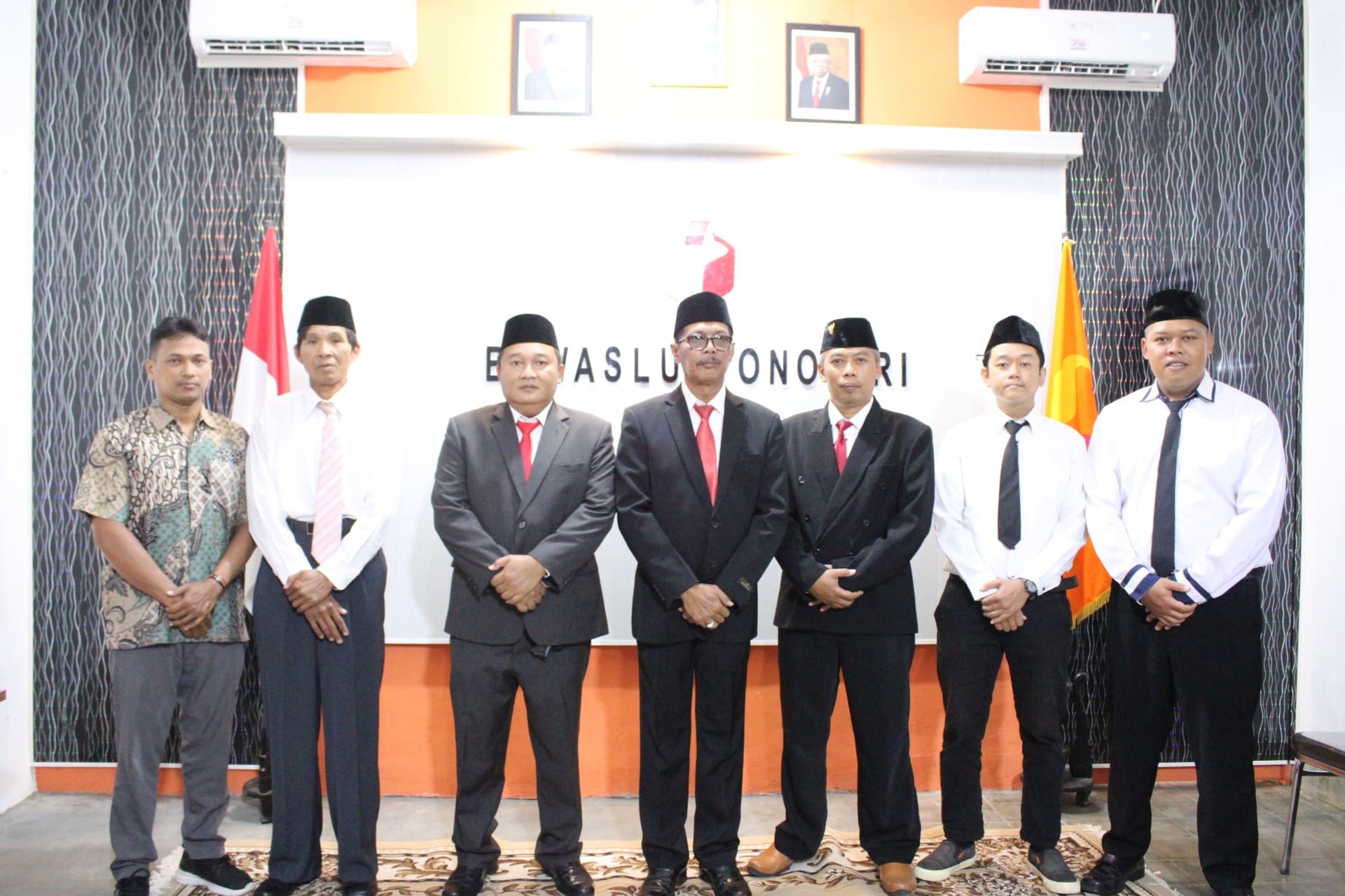 Lantik Tiga PAW Anggota Panwascam, A.Joko Wuryanto Beri Pesan : Bersiap Awasi Setiap Tahapan 