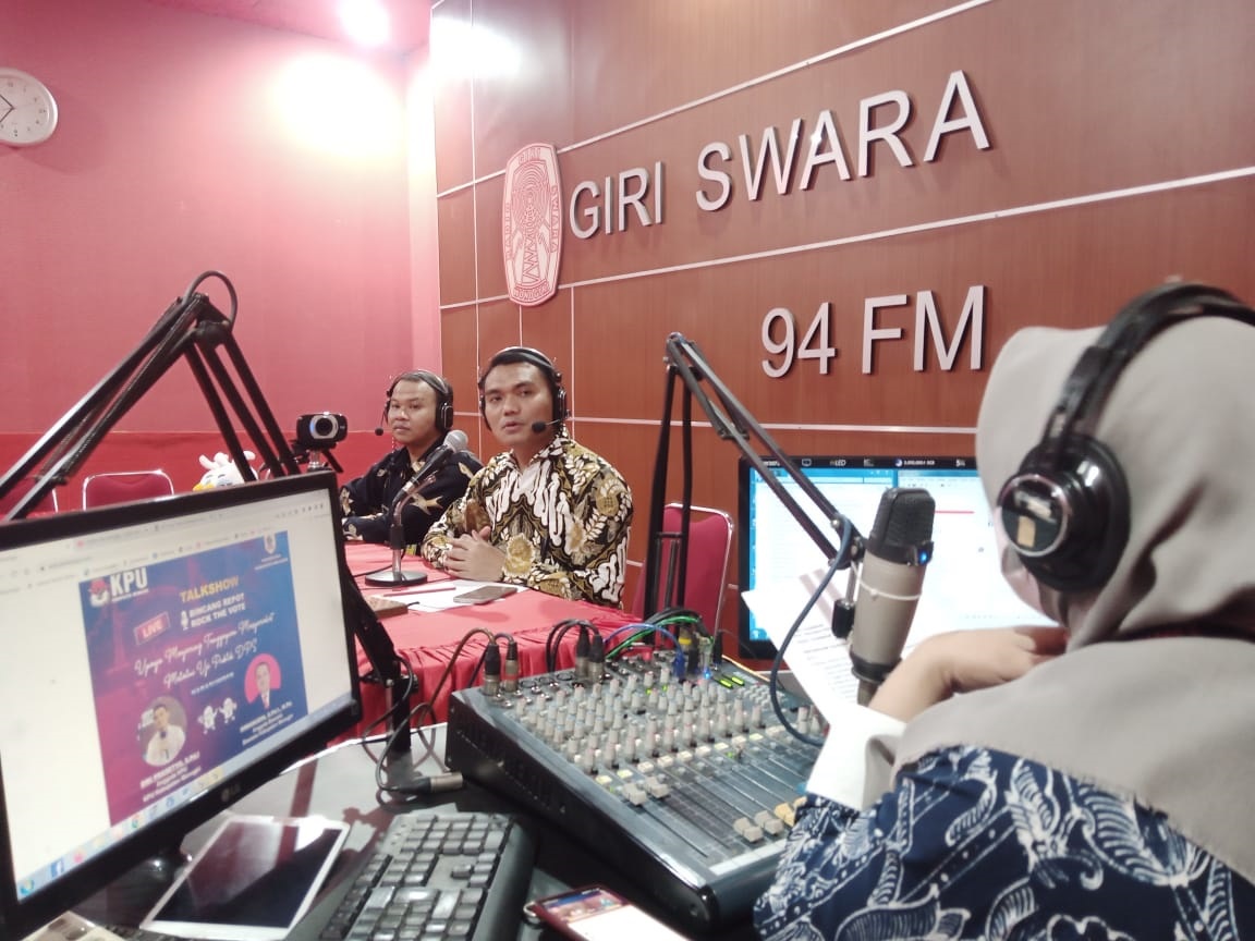 Anggota Bawaslu Wonogiri Hadir Sebagai Narasumber Pada Acara Talkshow