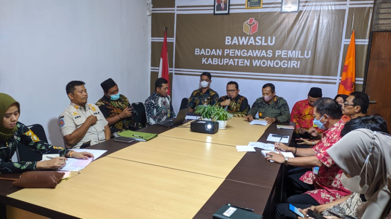 BAWASLU SOSIALISASIKAN PERATURAN DAN NON PERATURAN PEMILU