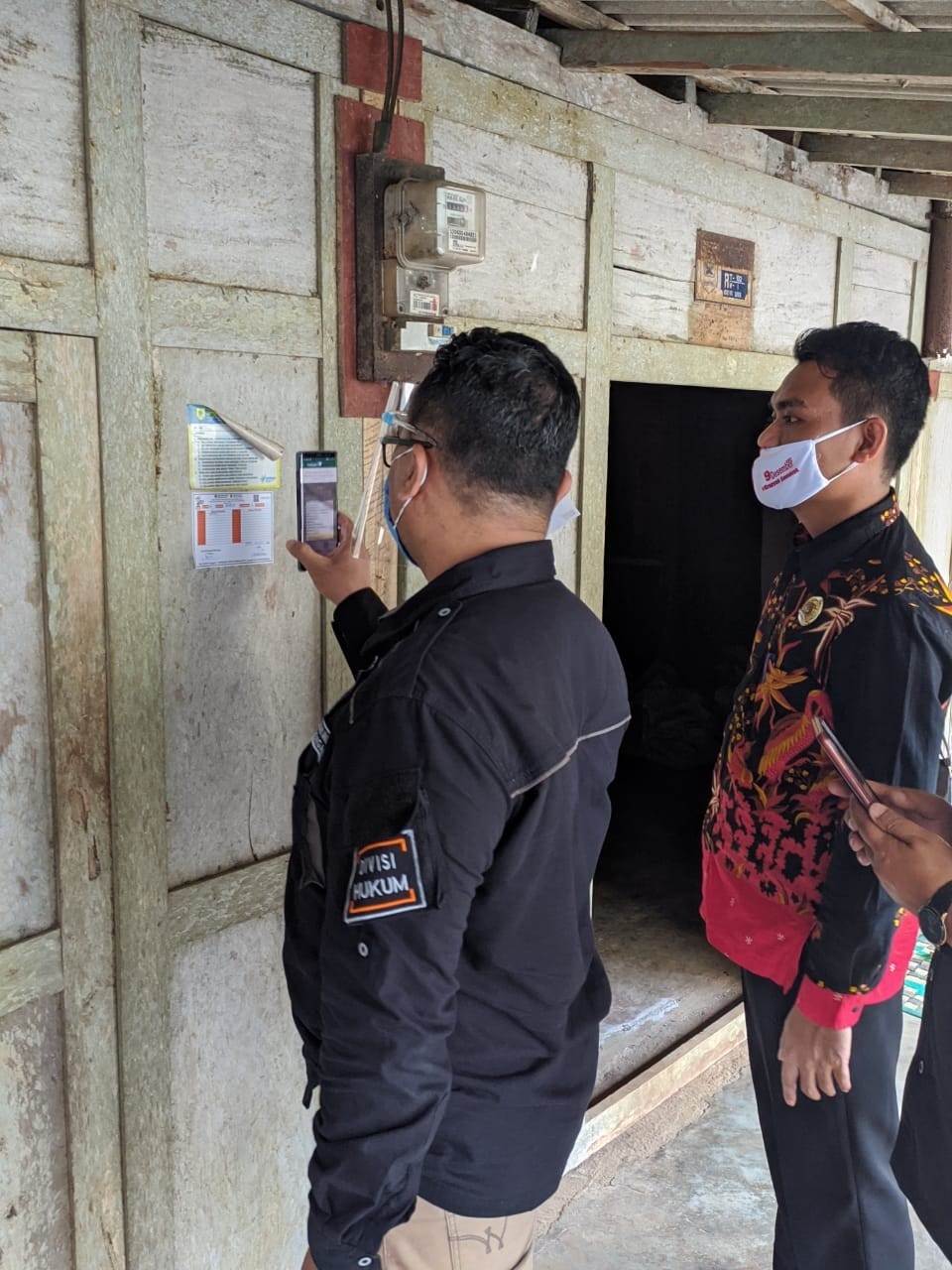 SERATUS ENAM PULUH ENAM KK BELUM DICOKLIT DAN DITEMPEL STIKER