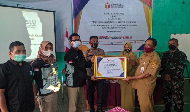 BAWASLU KEMBANGKAN DESA ANTI POLITIK UANG DI KRANDEGAN