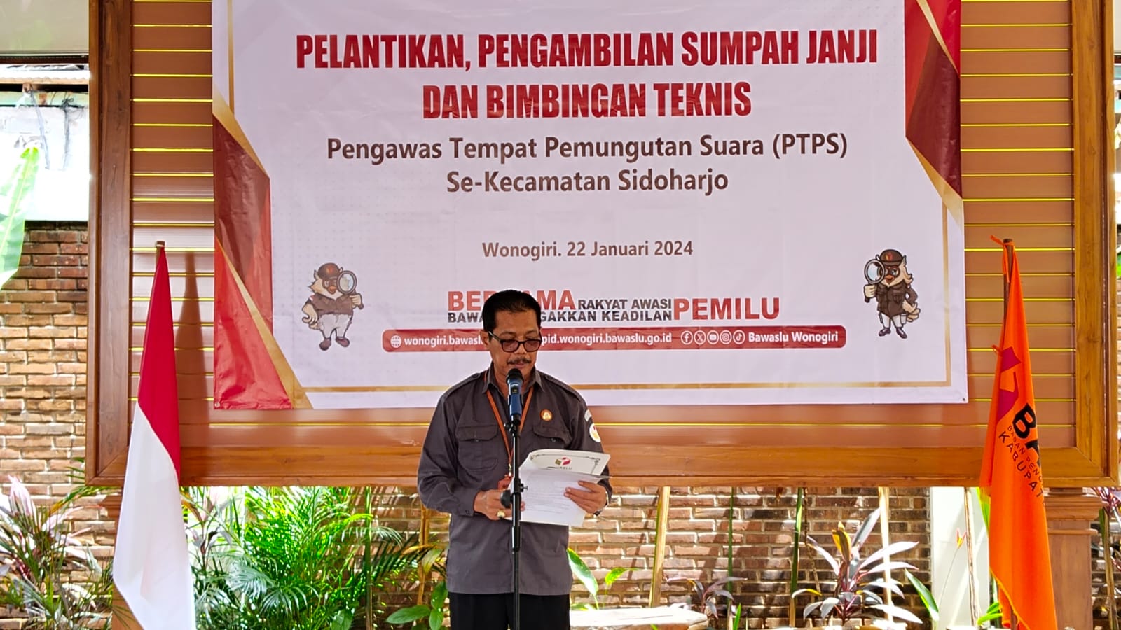 Ketua Bawaslu Kabupaten Wonogiri Antonius Joko Wuryanto saat memberikan sambutan pada acara pelantikan PTPS