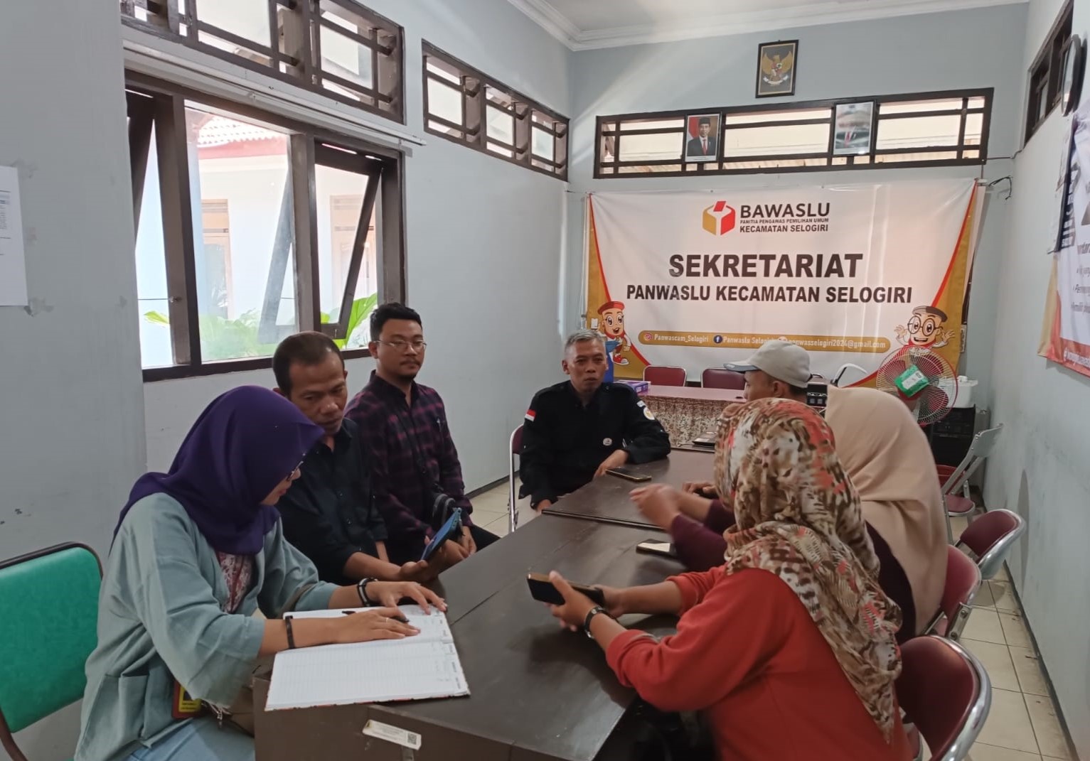 Ambar Endro S (Komisioner Bawaslu Kabupaten Wonogiri) Saat Melakukan Supervisi Objek Coklit di Kecamatan Selogiri