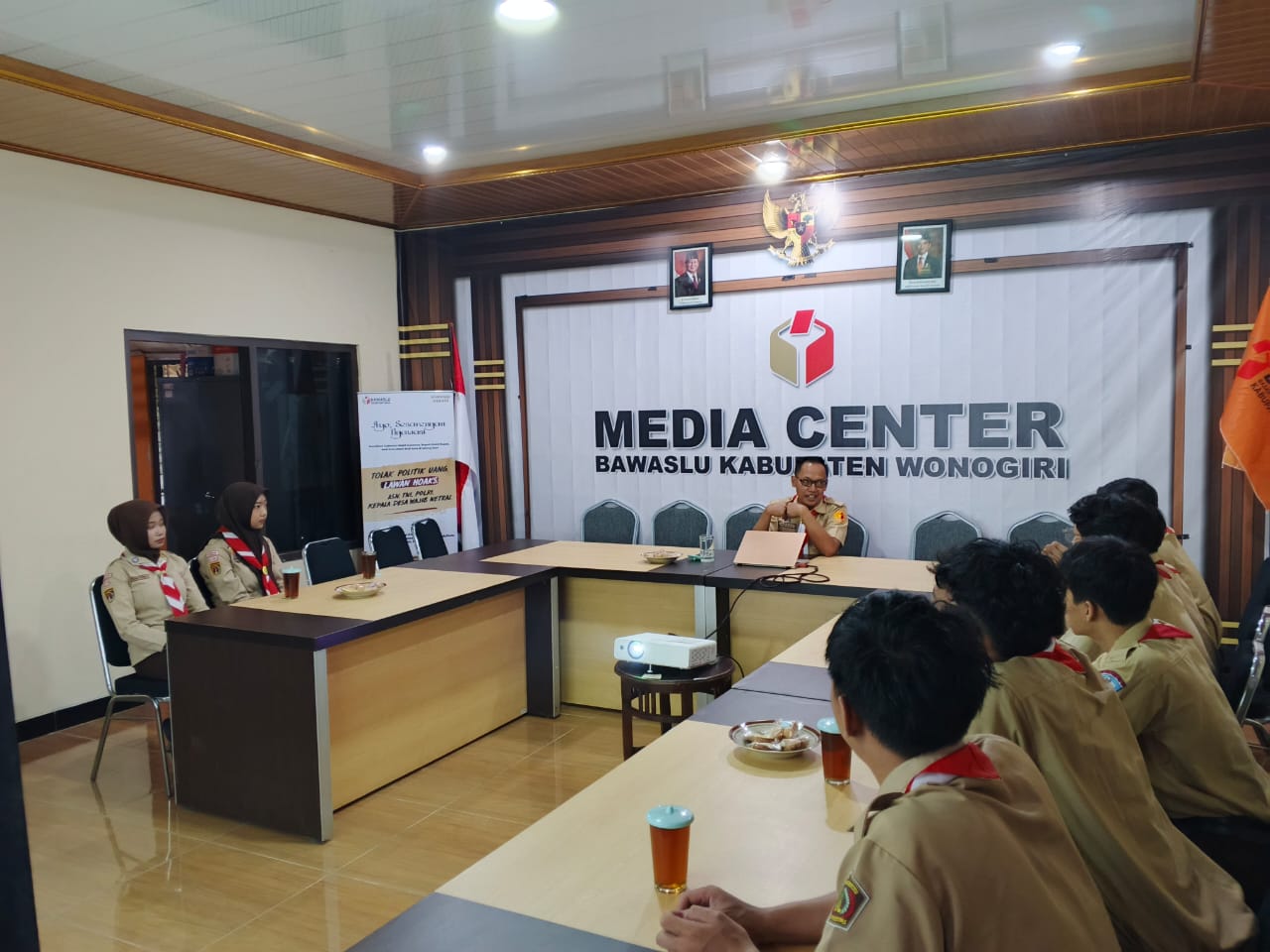 Saka Adhyasta dan Anggota Bawaslu Wonogiri