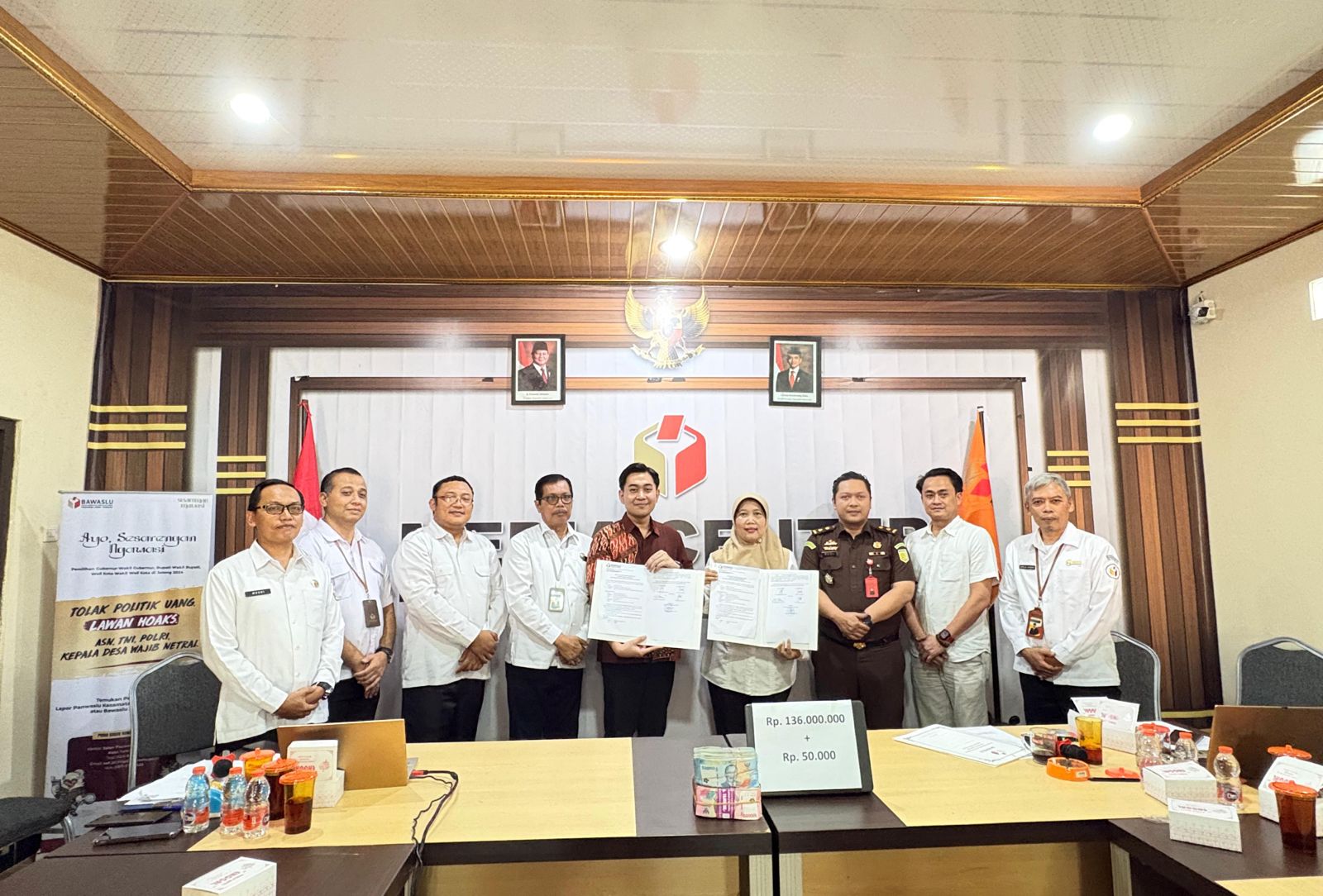 Penyerahan Barang Dugaan Pelanggaran berupa uang senilai 136.050.000 oleh pimpinan Bawaslu Wonogiri kepada pihak Bank Jateng Cabang Wonogiri