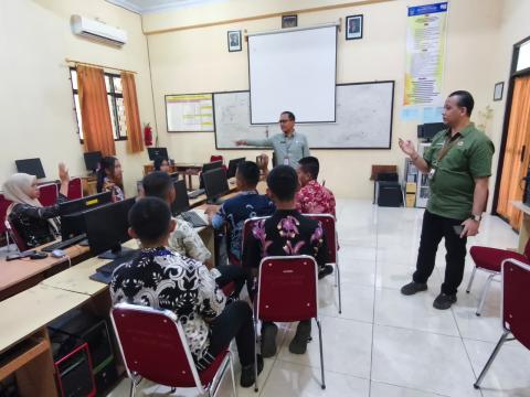 Sosialisasi pengawasan partisipatif dalam Pemilihan Ketua OSIS (Pilketos) di SMK PGRI 2 Wonogiri