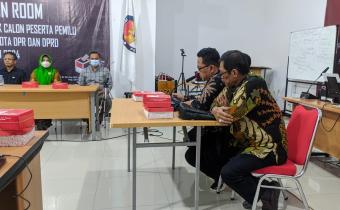 Ketua & Anggota Bawaslu Hadiri Pleno KPU