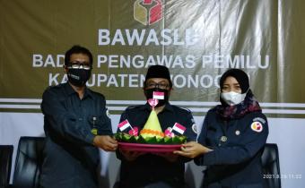 PERINGATI MILAD KE 3, BAWASLU GELAR DOA BERSAMA