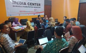 SEKRETARIAT BAWASLU WONOGIRI LANGSUNGKAN INPUT LAPORAN KEUANGAN MELALUI APLIKASI SAS