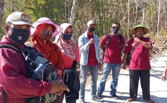 Panwascam Baturetno Rayakan Kemerdekaan Di Puncak Gunung Tumpeng