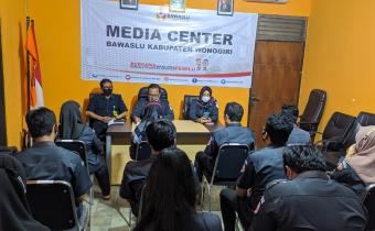 MASUK PERDANA, BAWASLU AWALI DENGAN HALAL BIHALAL