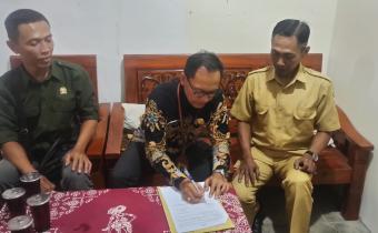 Perkuat Pengawasan Partisipatif, Bawaslu Teken MoU dengan SMA Pancasila 3 Paranggupito