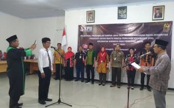 Bawaslu Menghadiri Pelantikan PAW PPK Kec. Giriwoyo