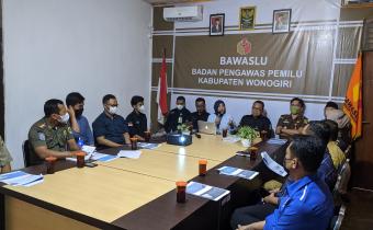 MASUKI TAHAPAN VERMIN, BAWASLU WONOGIRI SOSIALISASIKAN PERATURAN PEMILU