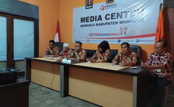 BAWASLU WONOGIRI IKUTI VIDEO CONFERENCE YANG DIGELAR BAWASLU PROVINSI JAWA TENGAH