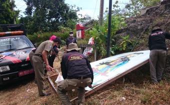 Bawaslu Menertibkan 800-an APK dan Sketsa Paslon.