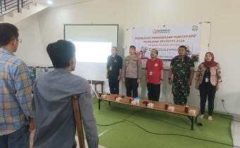 Ambar Endro S (Komisioner Bawaslu Kabupaten Wonogiri) saat Menjadi Narasumber di Acara Sosialisasi Pengawas Partisipatif di Kecamatan Jatisrono.