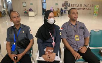 Markus Nugroho, Anggota Bawaslu Kabupaten Wonogiri Melakukan Pengawasan Penandatanganan MoU antara KPU dan RSUD dr. Moewardi di Ruang Sekar Jagat, Senin (26/8/2024)