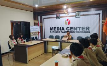 Saka Adhyasta dan Anggota Bawaslu Wonogiri