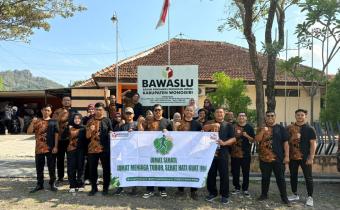 Ketua, Anggota dan jajaran Sekretariat Bawaslu Wonogiri