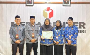 Bawaslu Wonogiri Menerima Award Keterbukaan Informasi